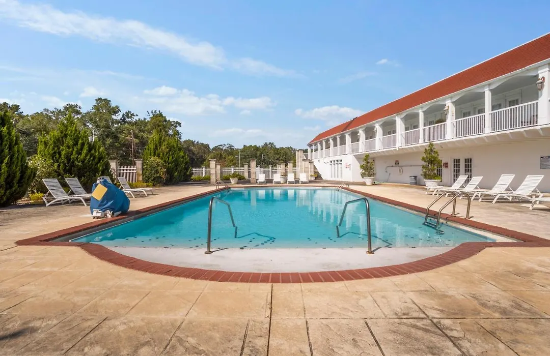 Gulf Hills Hotel & Retreat On The Water-1